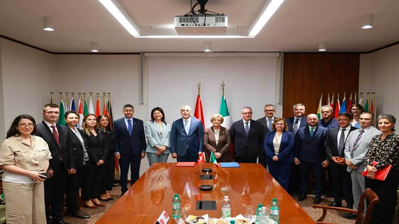Türkiye ile İtalya arasında stratejik hamle! Bakan Vedat Işıkhan tarihi mutabakat zaptını imzaladı!