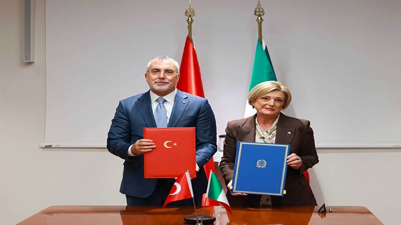 Foto - Türkiye ile İtalya arasında stratejik hamle! Bakan Vedat Işıkhan tarihi mutabakat zaptını imzaladı!
