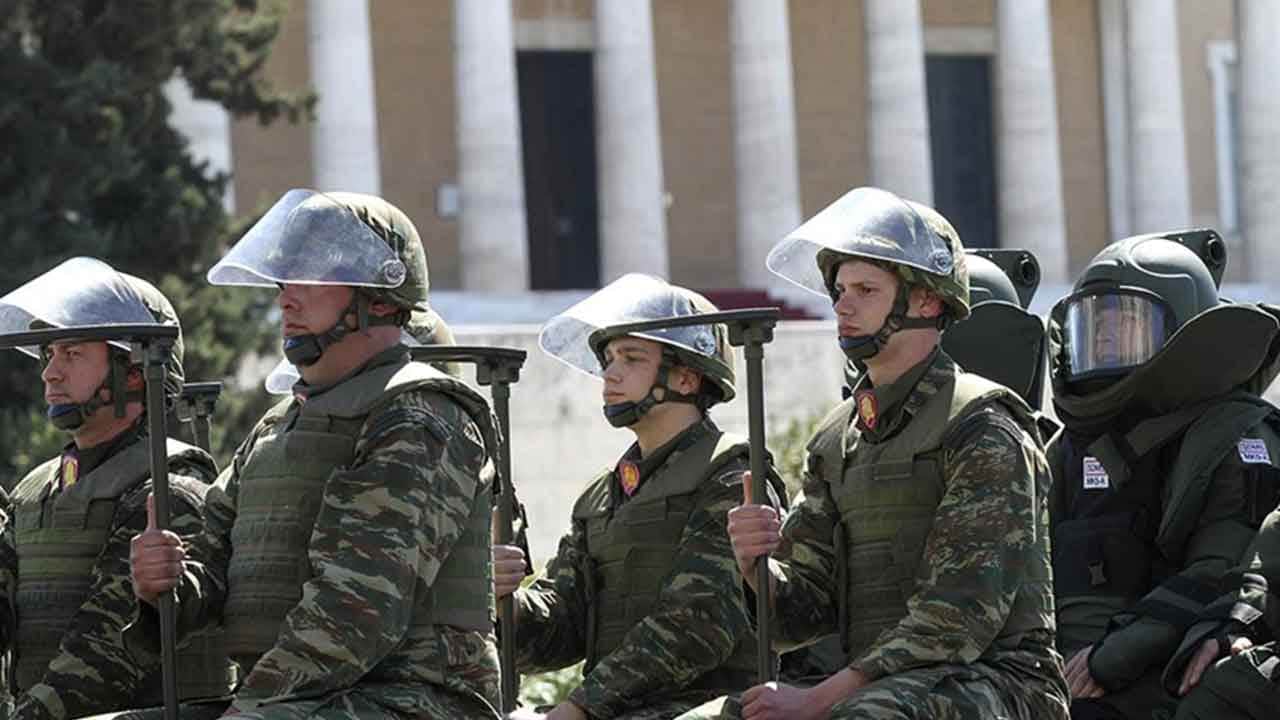 Foto - Türkiye korkusu sonunda bunu da yaptırdı: Askere erken gelene 3 ay erkenden terhis