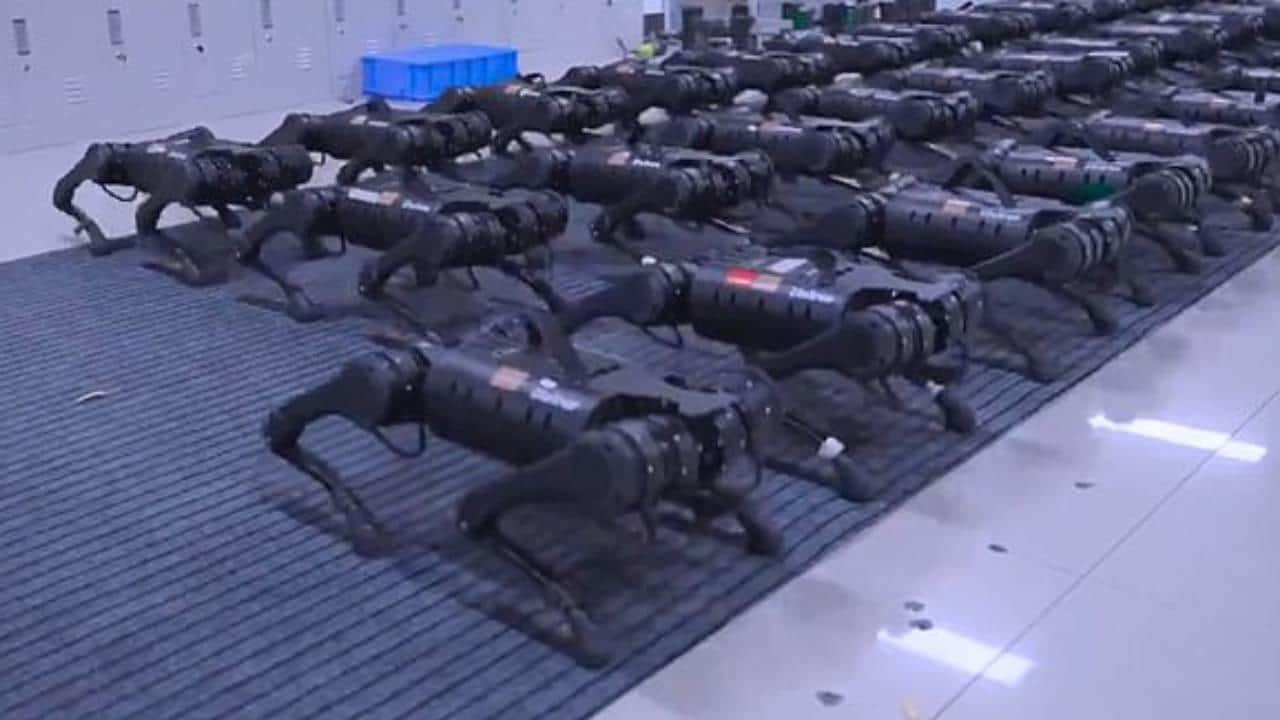 Foto - Türkiye robot ordusunu sahaya sürmüştü: Şimdi de onlar robot kurtlarla ilerlemeye başladılar