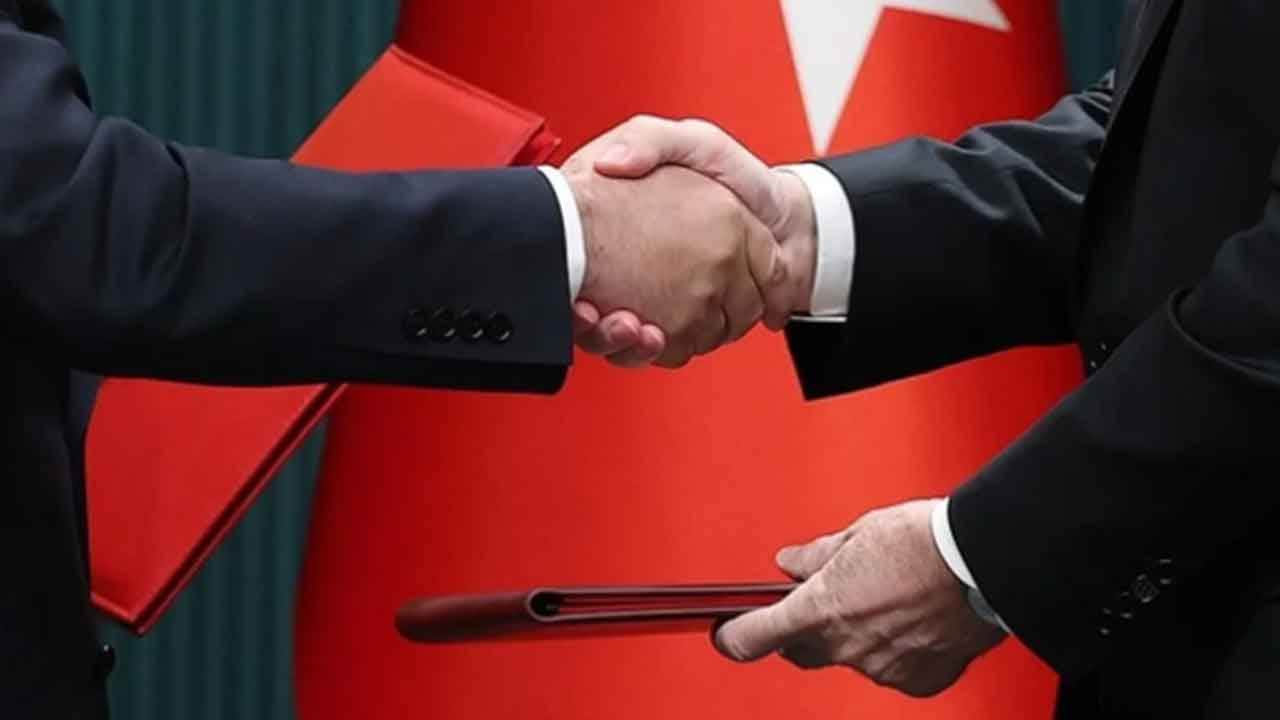 Foto - Türkiye ve Mısır masaya oturdu! Avrupa ülkesinde acil durum ilan edildi, anlaşmayı bozmak için yola çıktılar