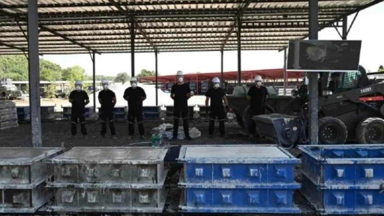 Foto - 'Türkiye vuracak' korkusu patladı! Apar topar harekete geçtiler: Her yere koca koca betonlar diktiler