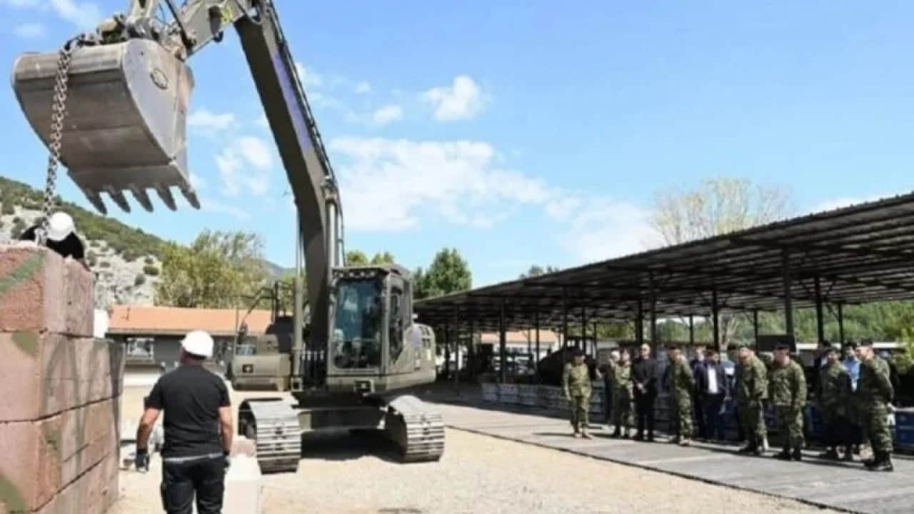 Foto - 'Türkiye vuracak' korkusu patladı! Apar topar harekete geçtiler: Her yere koca koca betonlar diktiler