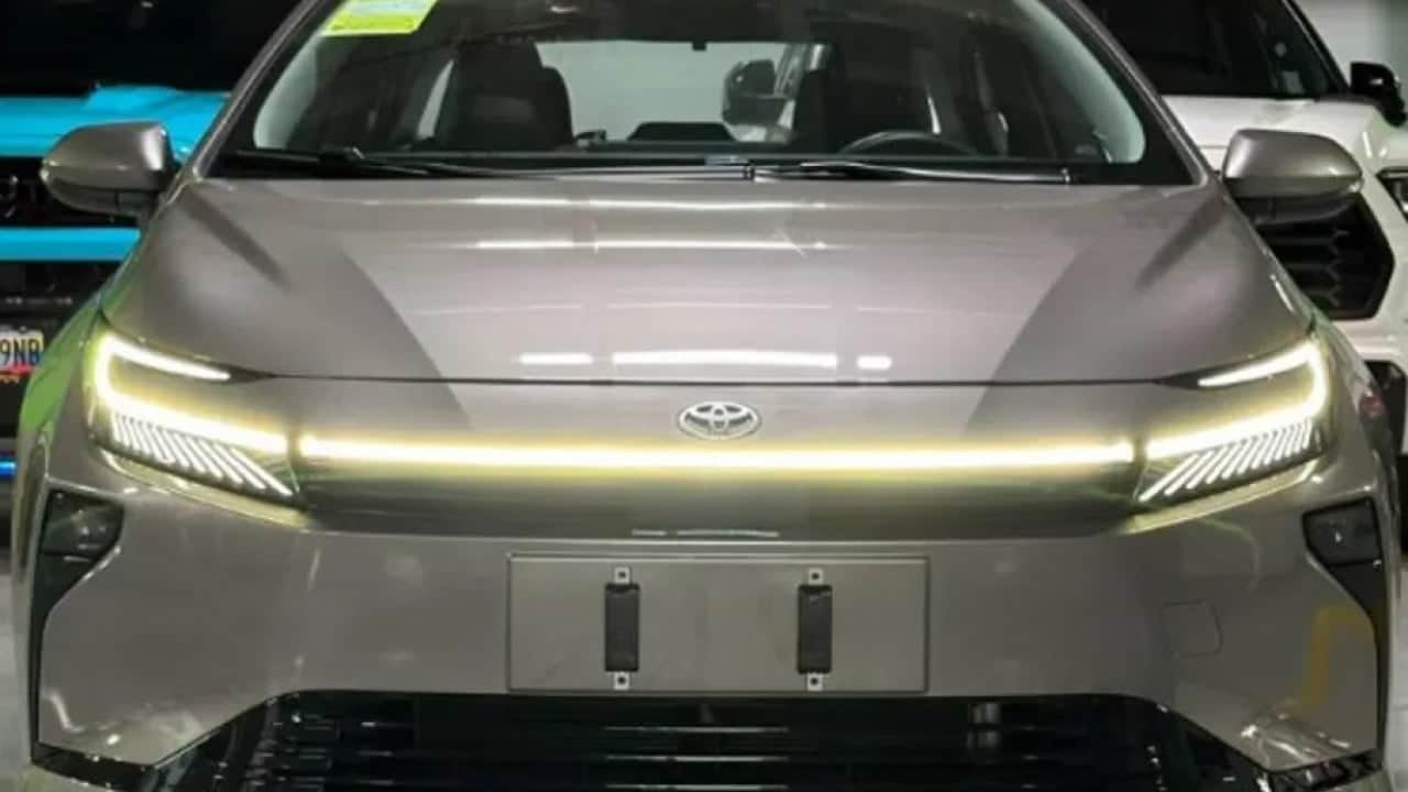 Foto - Türkiye’de çok seviliyor! Yeni Toyota Corolla yollara indi