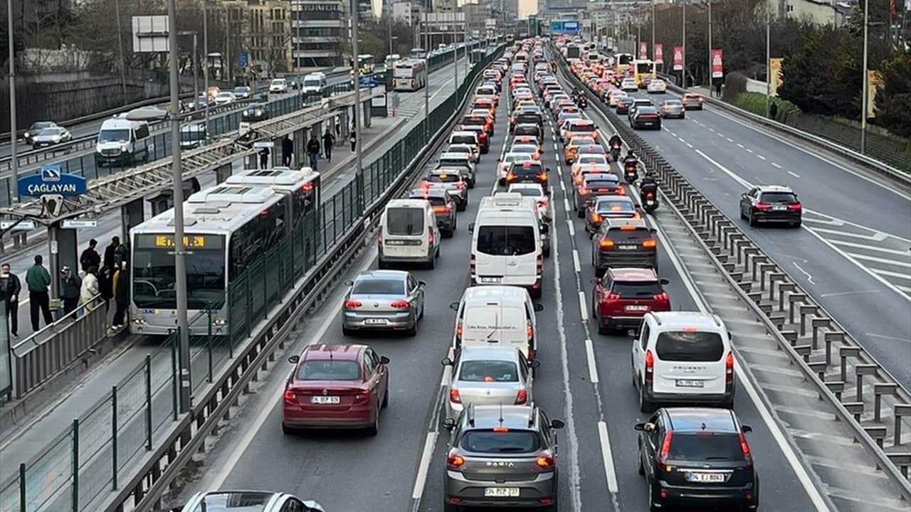 Foto - Türkiye’deki bütün otomobil sahiplerini ilgilendiriyor! Trafikte bir devir kapandı, yeni uygulama sessiz sedasız hayata geçti