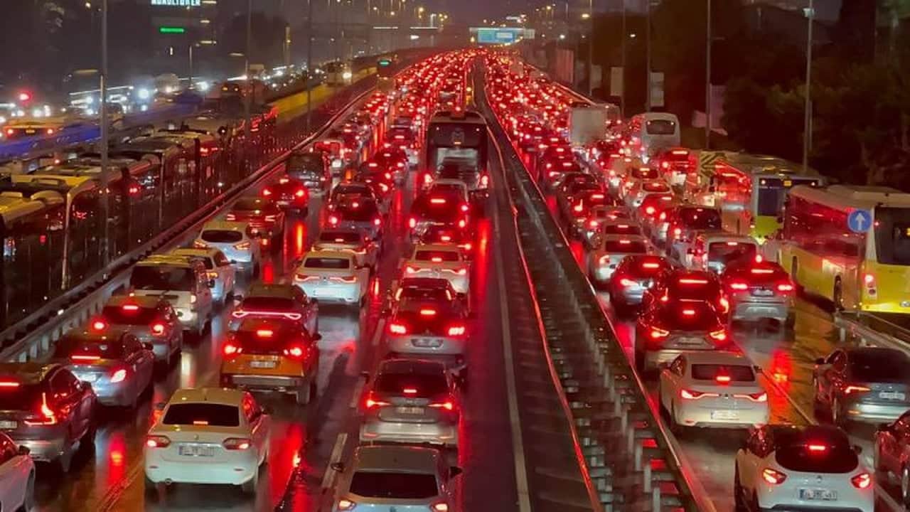 Foto - Türkiye’deki bütün otomobil sahiplerini ilgilendiriyor! Trafikte bir devir kapandı, yeni uygulama sessiz sedasız hayata geçti