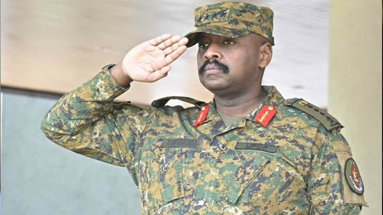 Foto - Türkiye'den 1 milyar dolar isteyip savaş açacağını söyleyen Ugandalı general gözünü şimdi de oraya dikti