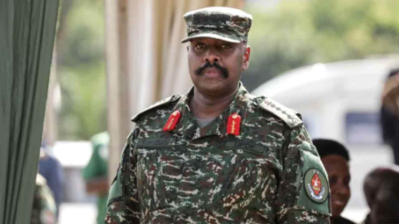 Foto - Türkiye'den 1 milyar dolar isteyip savaş açacağını söyleyen Ugandalı general gözünü şimdi de oraya dikti