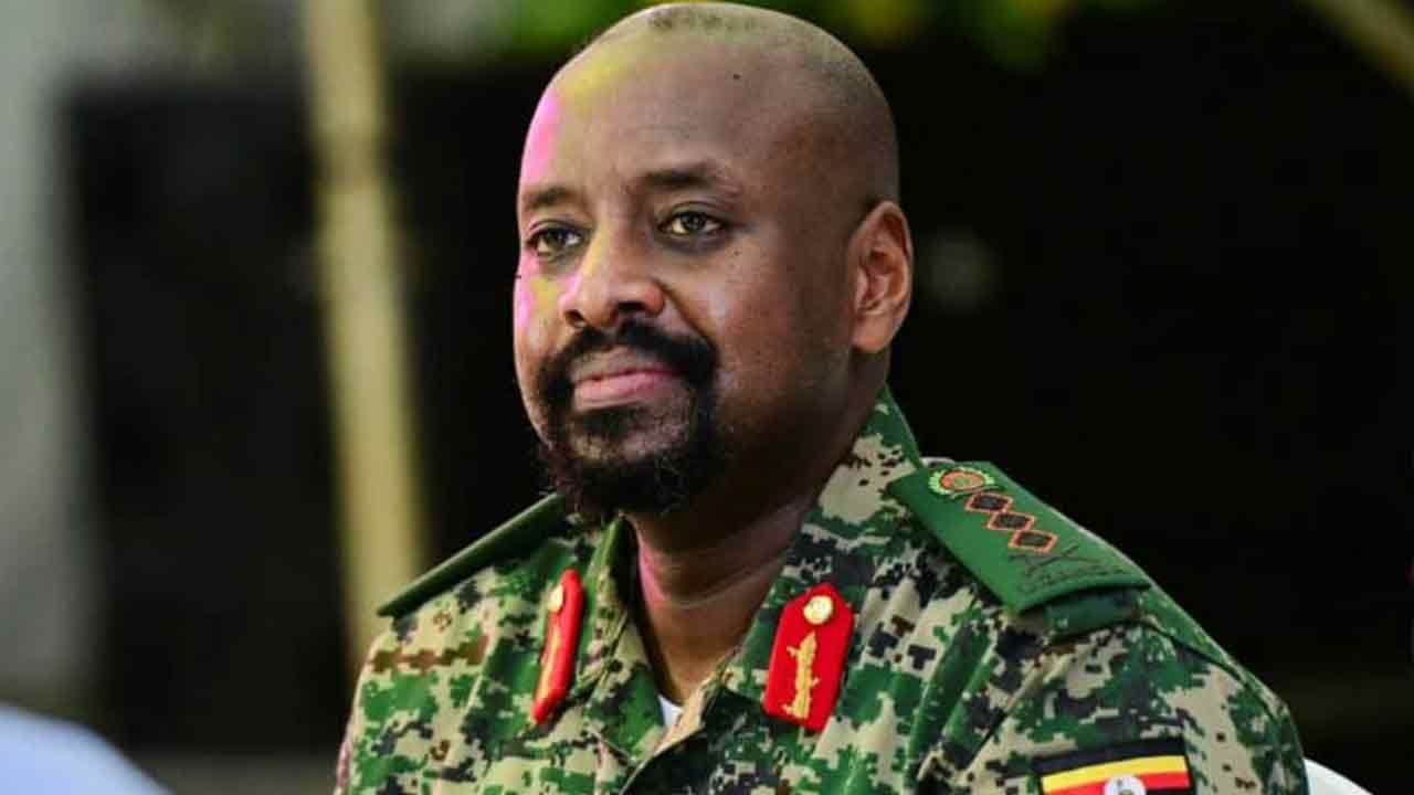 Foto - Türkiye'den 1 milyar dolar isteyip savaş açacağını söyleyen Ugandalı general gözünü şimdi de oraya dikti