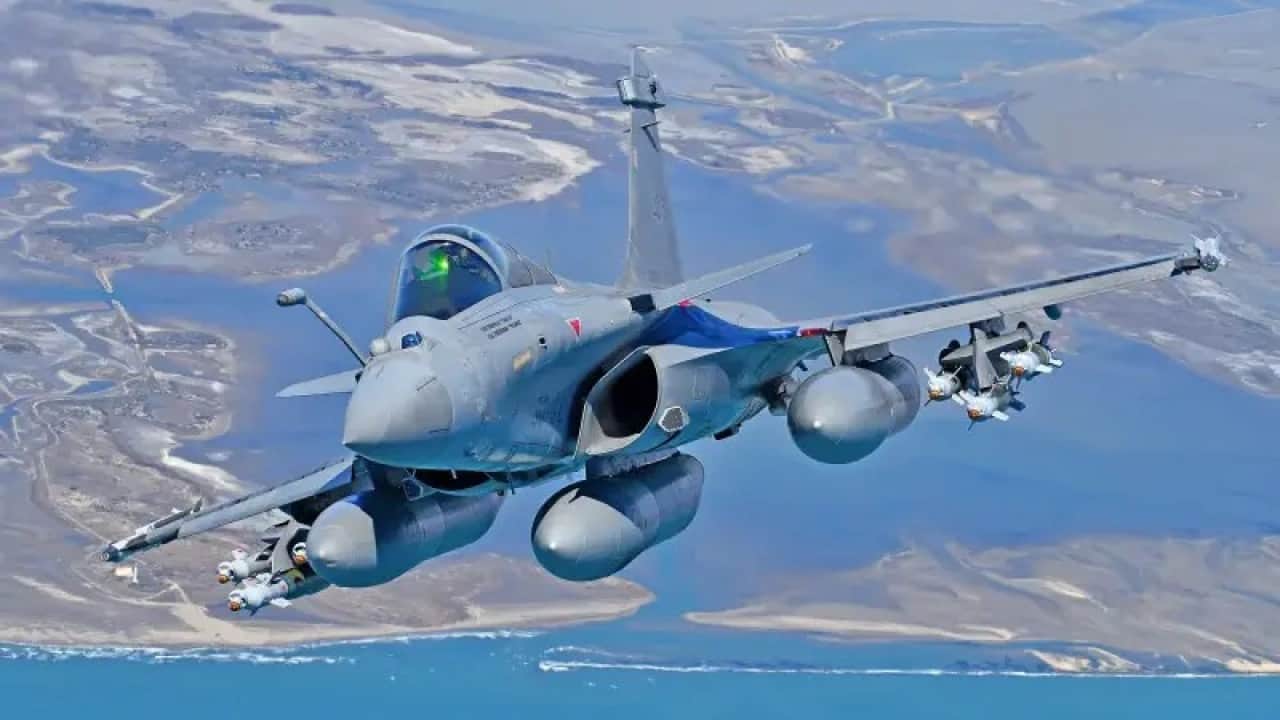Foto - Türkiye'den Kaan alacaklardı! Fransa ile anlaştılar, Rafale savaş uçaklarını üsse indirdiler