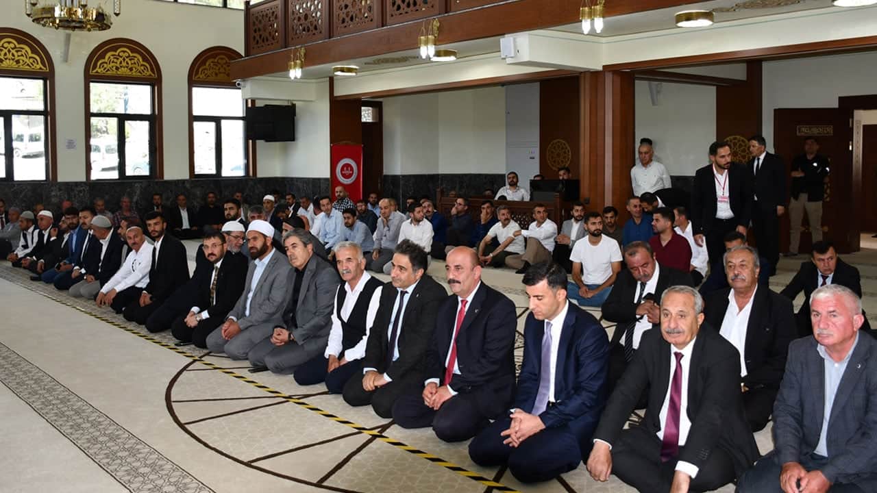 Foto - Türkiye’nin 10 bölge finalisti yarıştı: Hafızlar Hakkari’de gönüllere dokundu