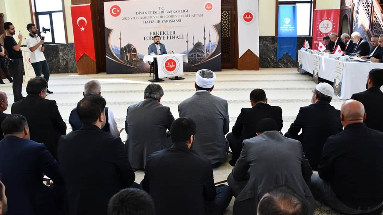 Foto - Türkiye’nin 10 bölge finalisti yarıştı: Hafızlar Hakkari’de gönüllere dokundu