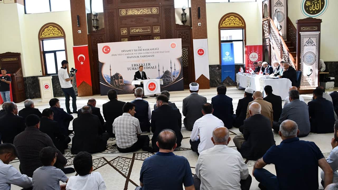 Foto - Türkiye’nin 10 bölge finalisti yarıştı: Hafızlar Hakkari’de gönüllere dokundu