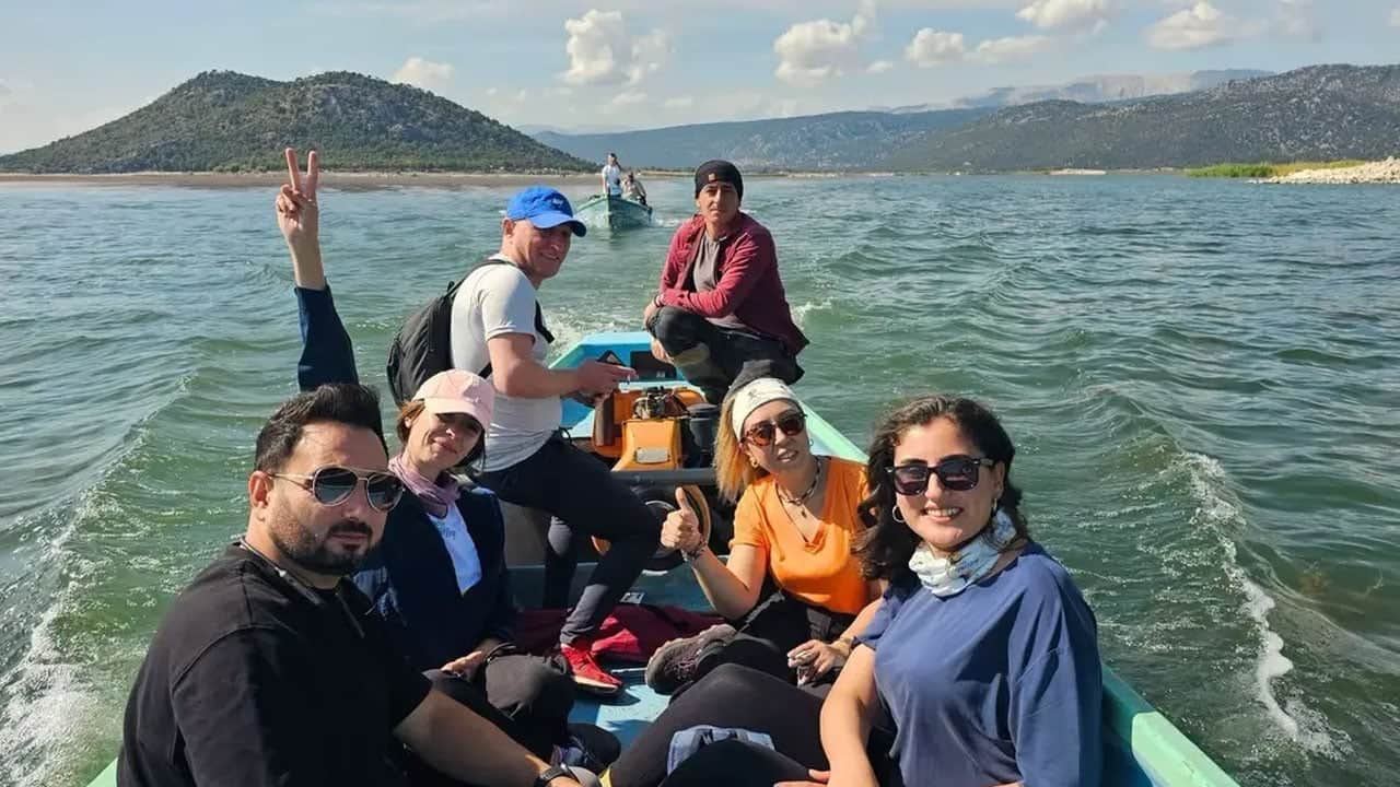 Foto - Türkiye'nin en tatlı Beyşehir Göl'ü ziyaretçi akınına uğruyor: Her yıl tekne yolculuğu yapıyorlar!
