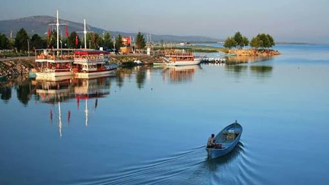 Türkiye'nin en tatlı Beyşehir Göl'ü ziyaretçi akınına uğruyor: Her yıl tekne yolculuğu yapıyorlar!