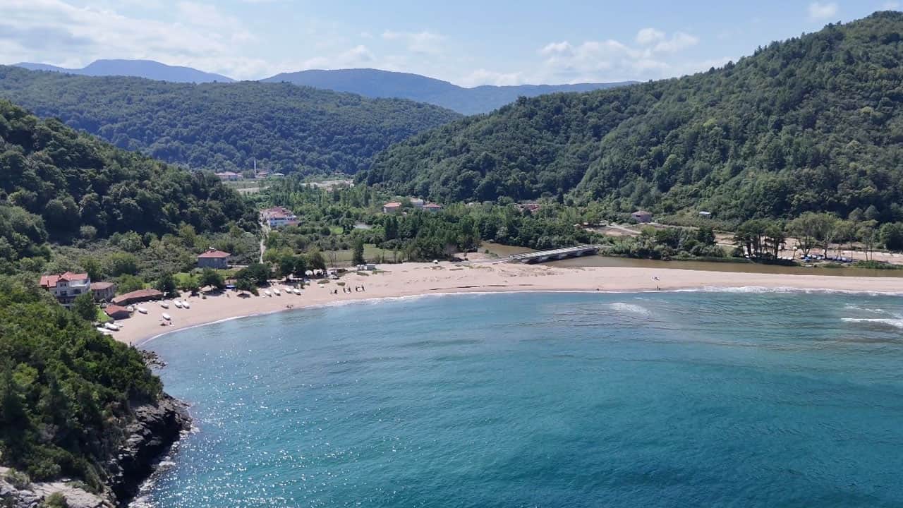 Foto - Türkiye'nin saklı cennetlerinden! Karadeniz’in mavisi ormanların yeşiliyle buluşuyor