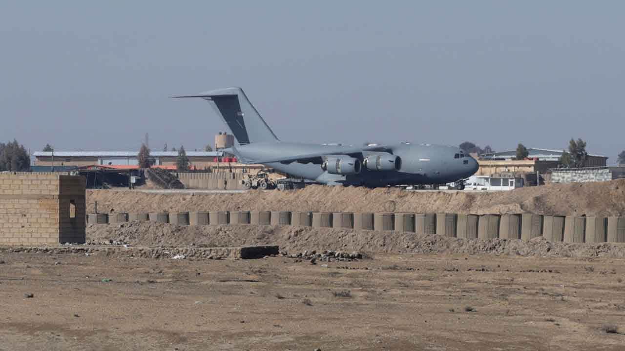 Foto - Türkiye'nin yanı başında sıcak saatler: Kargo uçaklarının biri gidiyor biri geliyor, helikopterler uçuyor