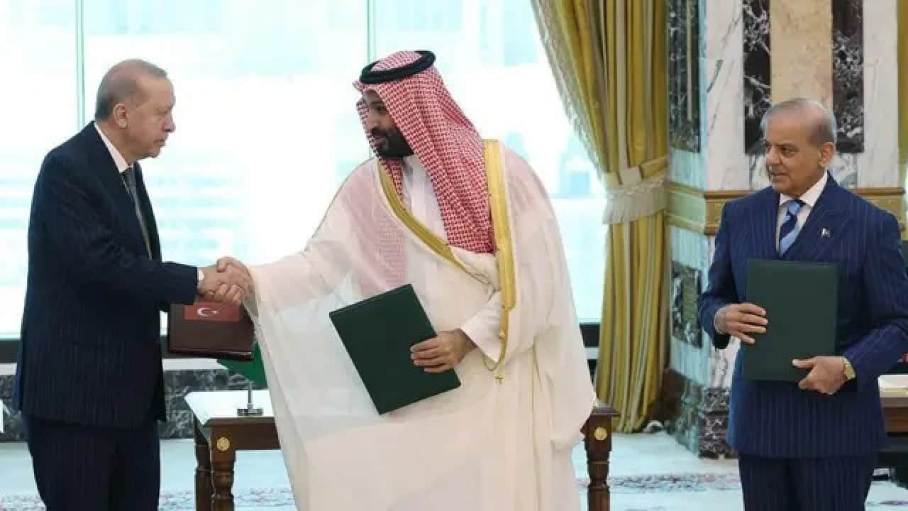 Foto - 'Türkiye'yi İslam'a ihanet etmekle' suçlayan Kuytul'un 'İran' yorumları yeniden gündemde