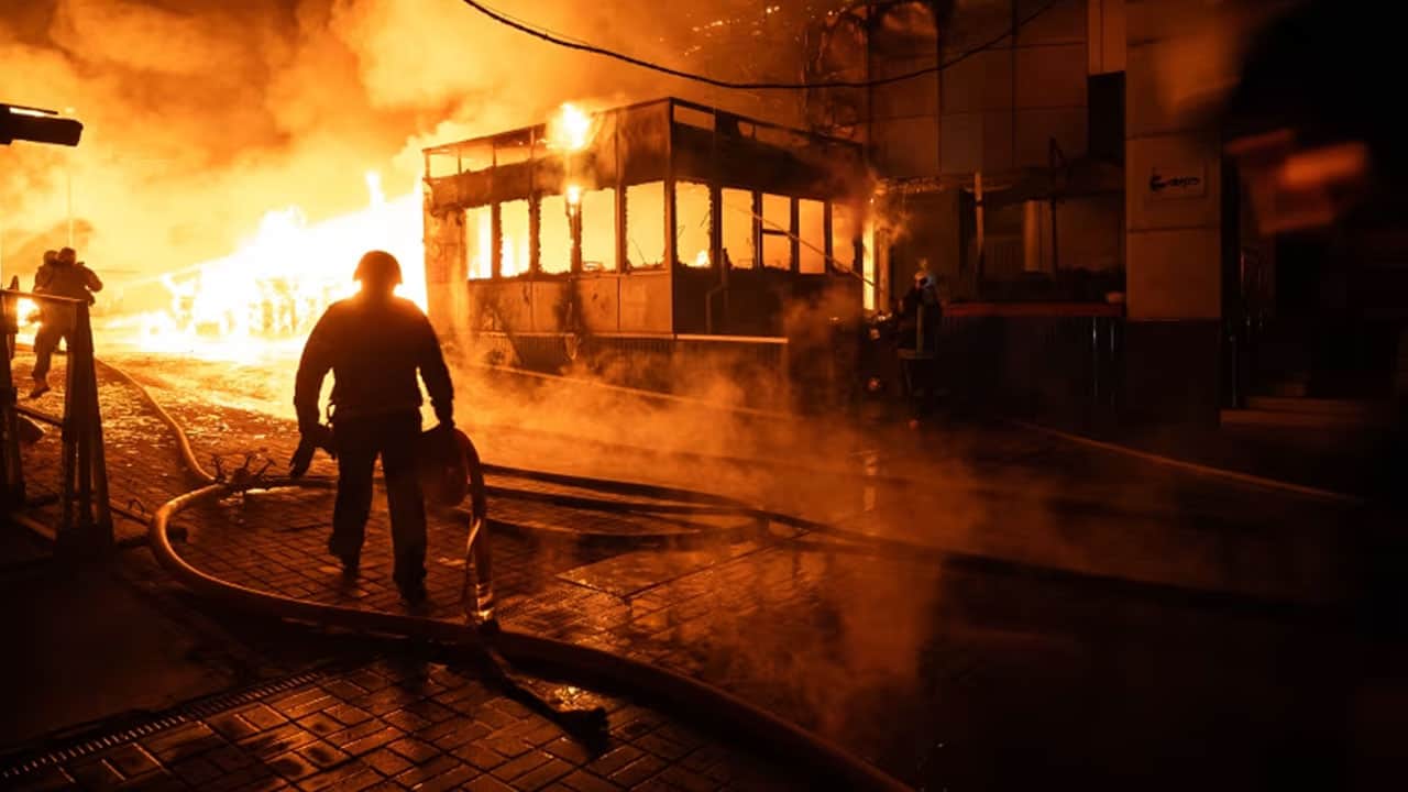 Foto - Türkleri vuran ülke dün gece uyuyamadı! Askeri tesisler havaya uçtu