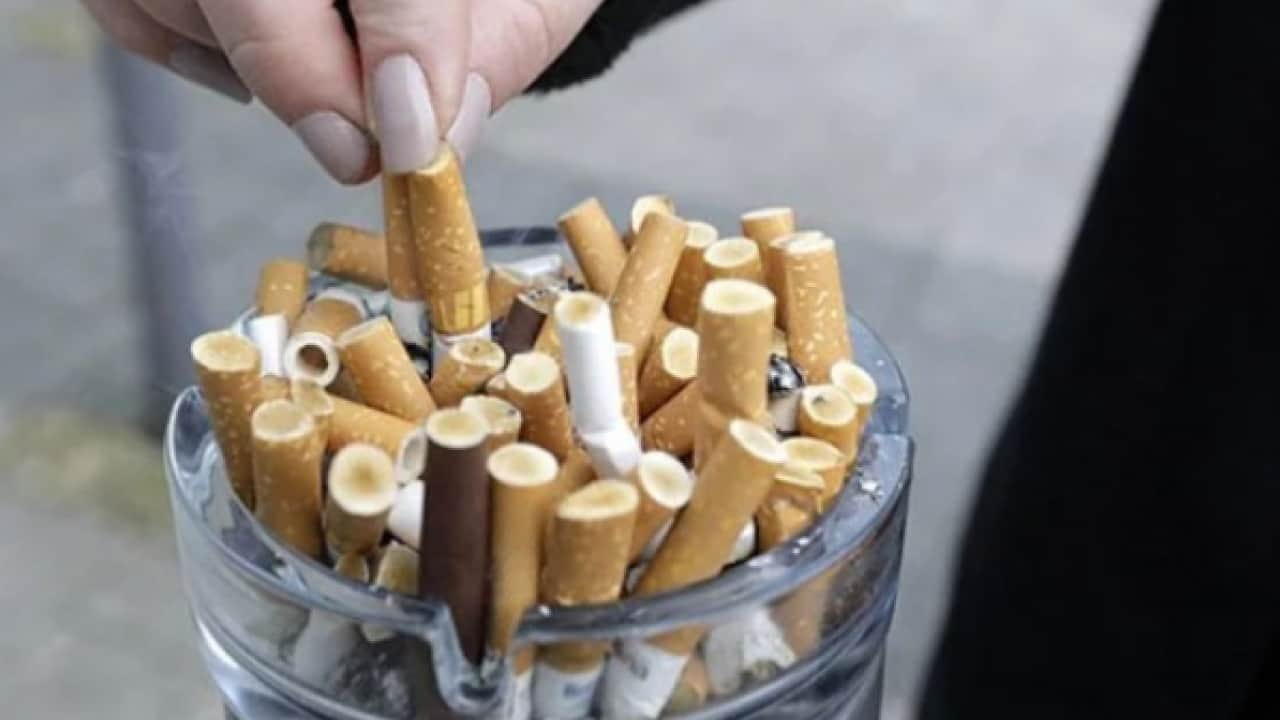Foto - Tütünde işler tersine döndü: Erkekler bırakıyor kadınlar başlıyor!
