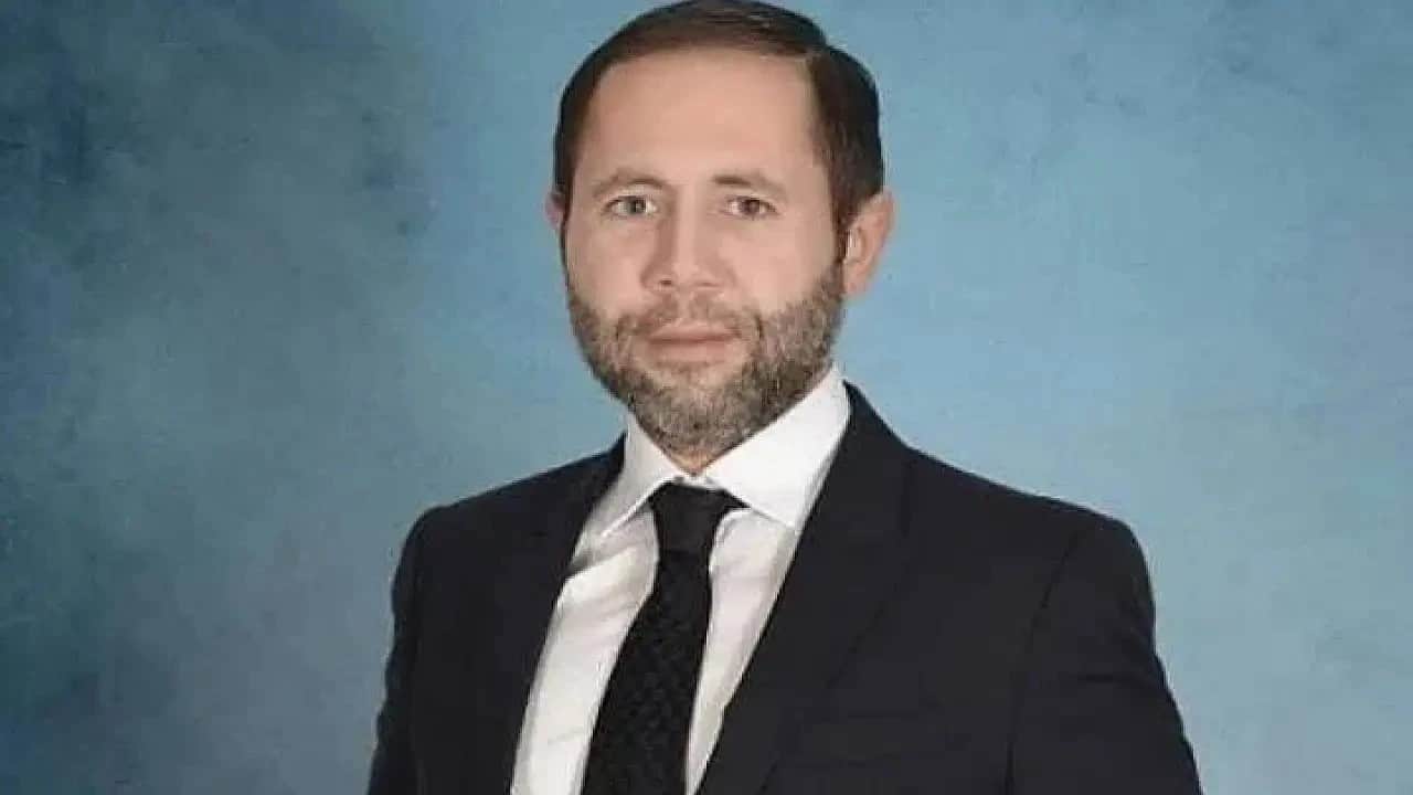 Foto - Uçakta iki kişiyi ısırdı: Olay akıllara 'Türkiye’yi satın alırım' diyen Petlas'ın patronunu getirdi