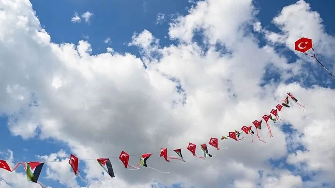Foto - Uçurtma uçurup gökyüzüne saldılar: İsrail'in zulmüne karşı uçurtmalar havalandı