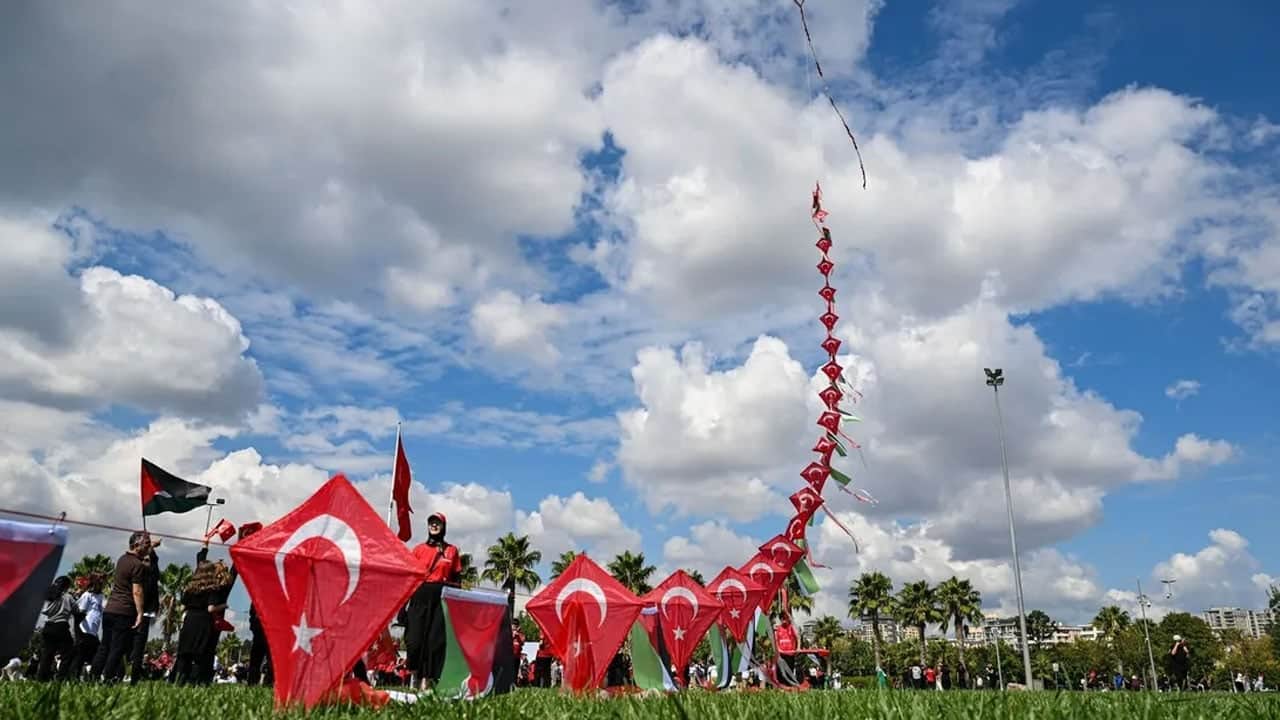 Foto - Uçurtma uçurup gökyüzüne saldılar: İsrail'in zulmüne karşı uçurtmalar havalandı