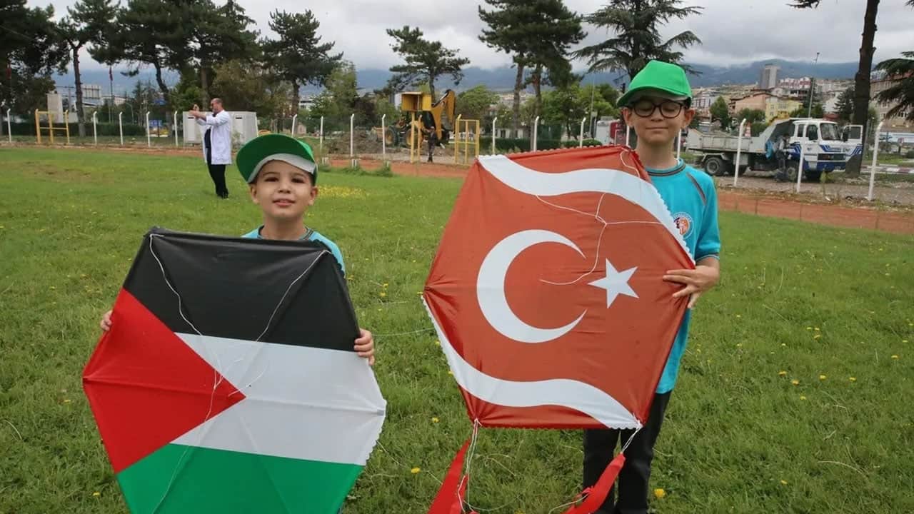 Foto - Uçurtma uçurup gökyüzüne saldılar: İsrail'in zulmüne karşı uçurtmalar havalandı