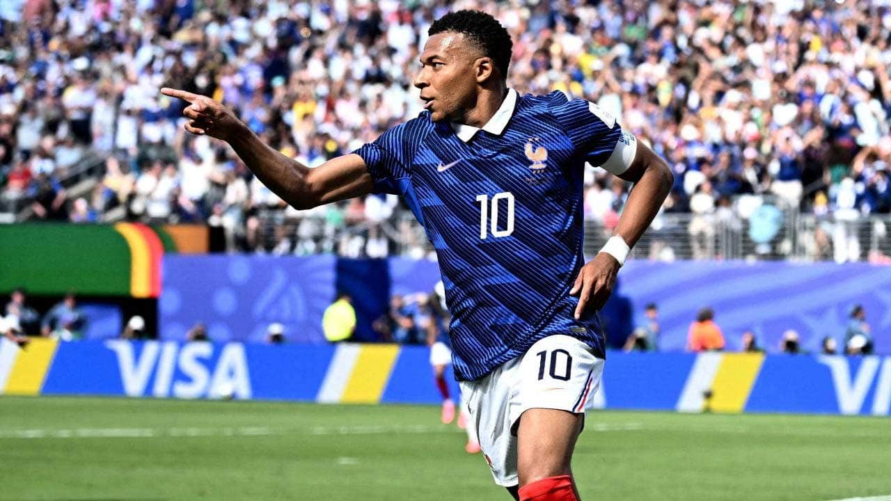 Foto - UEFA Uluslar Ligi'ndeki Türkiye maçı öncesi Fransa'da Mbappe depremi