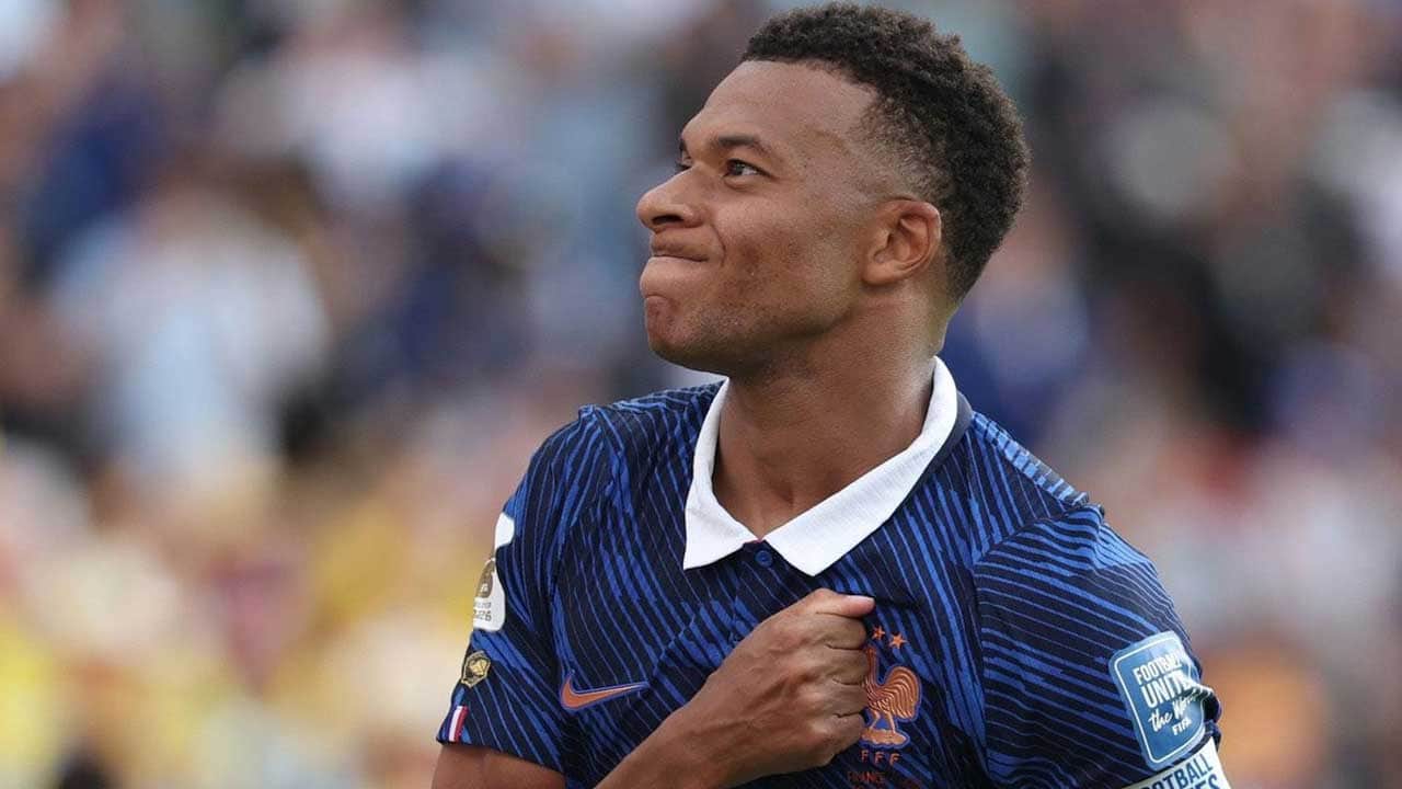 Foto - UEFA Uluslar Ligi'ndeki Türkiye maçı öncesi Fransa'da Mbappe depremi