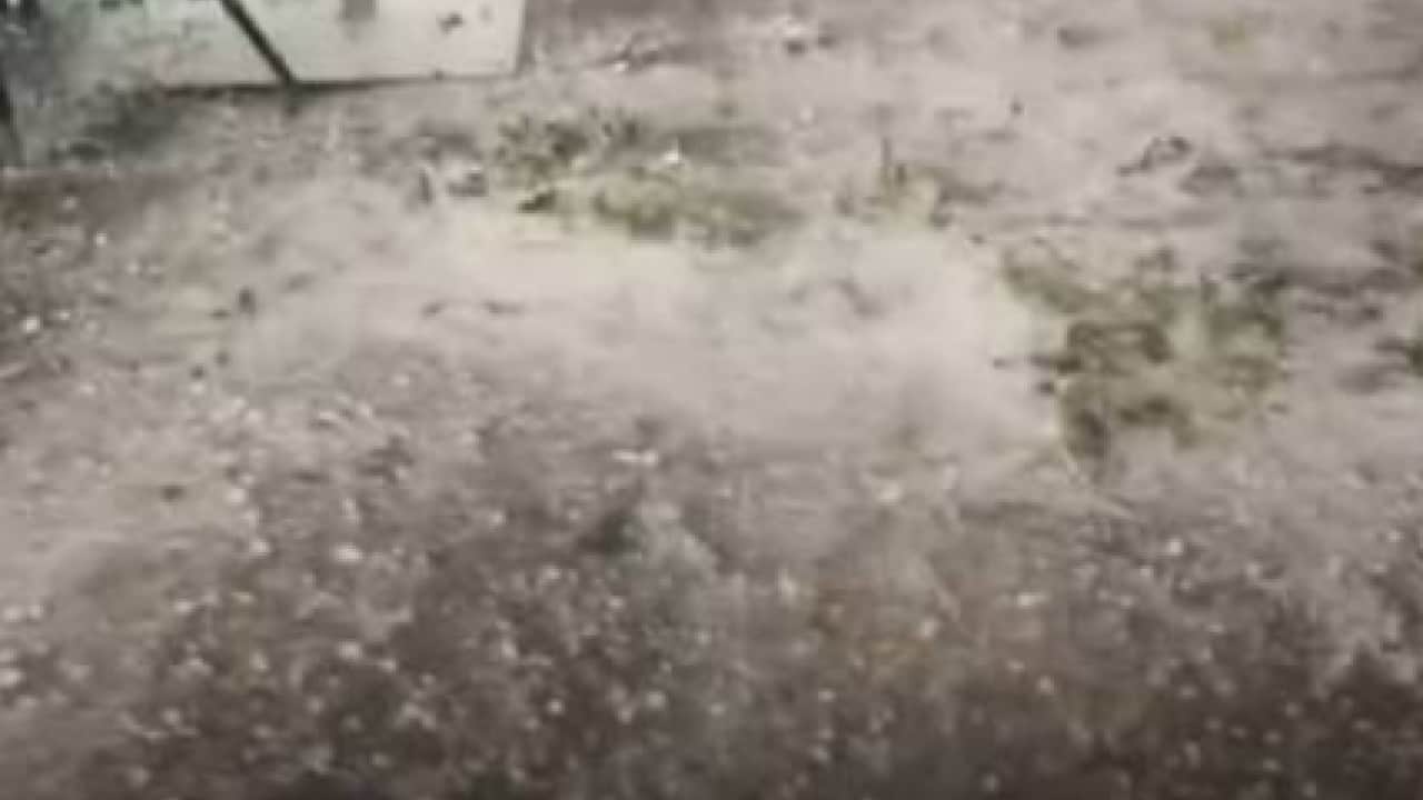 Foto - Ülke felaketi yaşıyor: Fırtına ve dolu savaş alanına çevirdi!