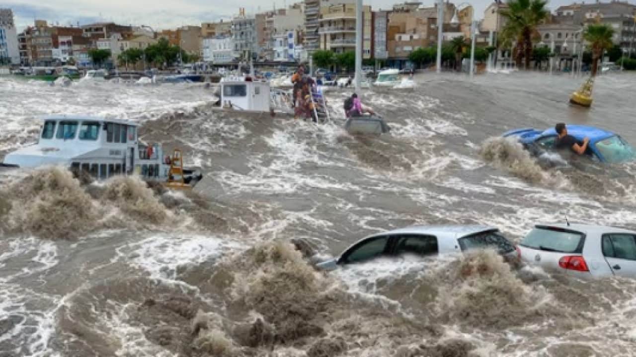 Foto - Ülke felaketi yaşıyor: Fırtına ve dolu savaş alanına çevirdi!