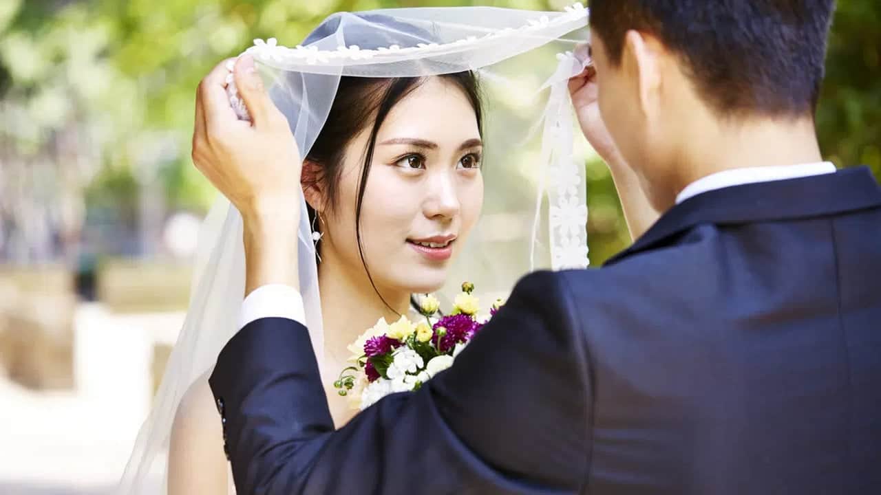 Foto - Ülkede bütün bankalar düğün salonuna dönüştürüldü! Sebebi olay oldu