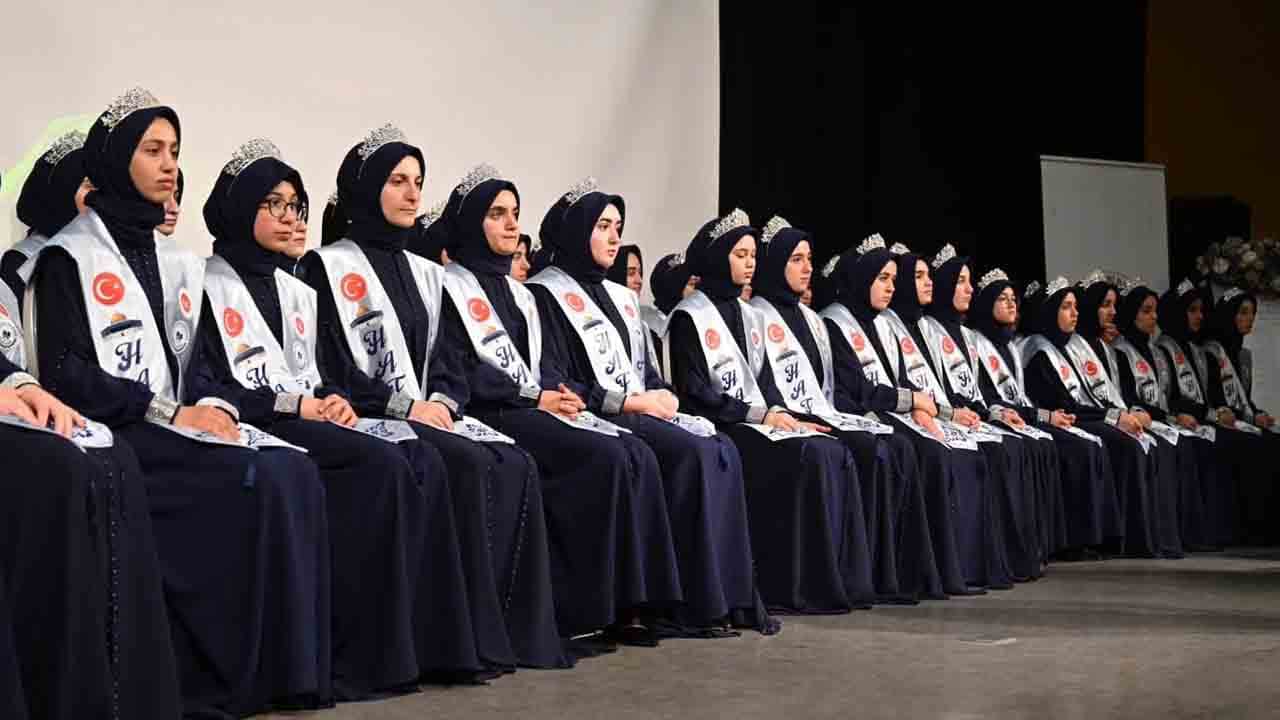 Foto - Ümmet sizlerle gurur duyuyor: 75 hafız hayaline kavuştu