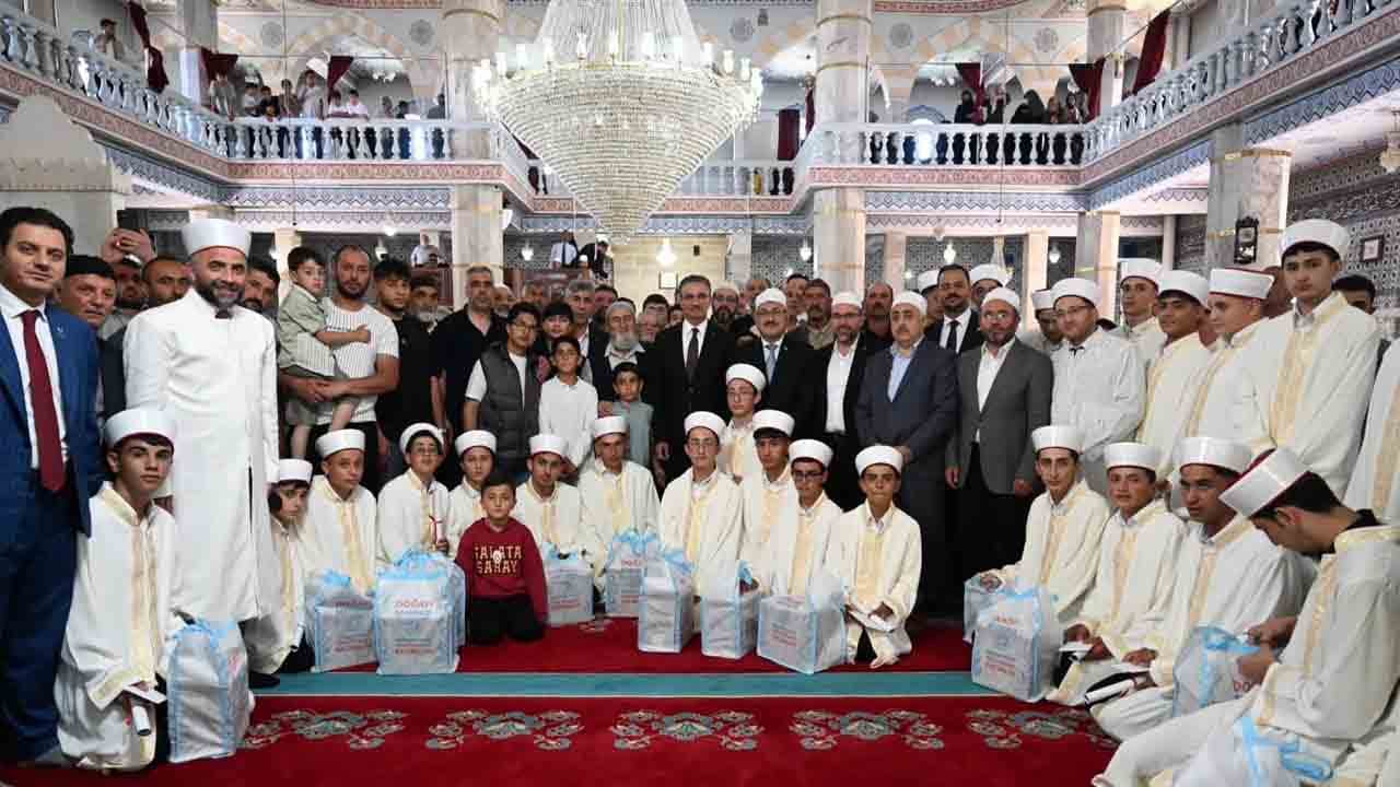 Foto - Ümmet sizlerle gurur duyuyor: 75 hafız hayaline kavuştu