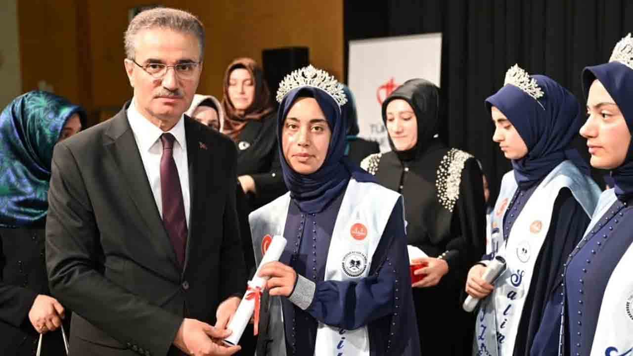 Foto - Ümmet sizlerle gurur duyuyor: 75 hafız hayaline kavuştu