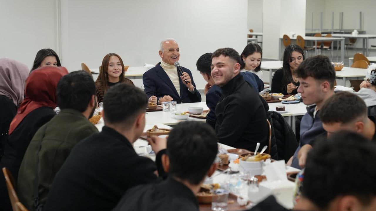 Foto - Ümraniye’de bir örnek uygulama daha: Üniversite öğrencilerine ücretsiz akşam yemeği