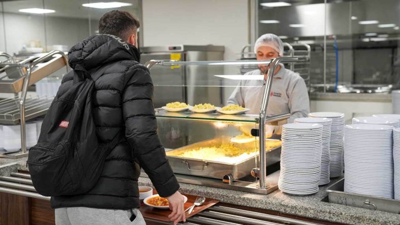 Foto - Ümraniye’de bir örnek uygulama daha: Üniversite öğrencilerine ücretsiz akşam yemeği