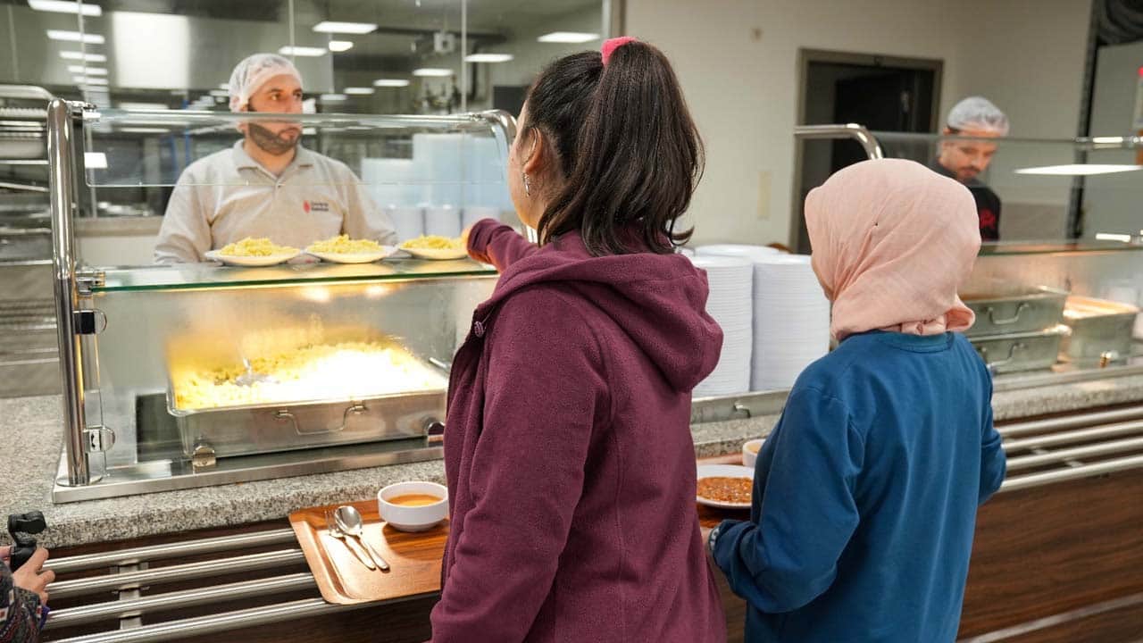 Foto - Ümraniye’de bir örnek uygulama daha: Üniversite öğrencilerine ücretsiz akşam yemeği