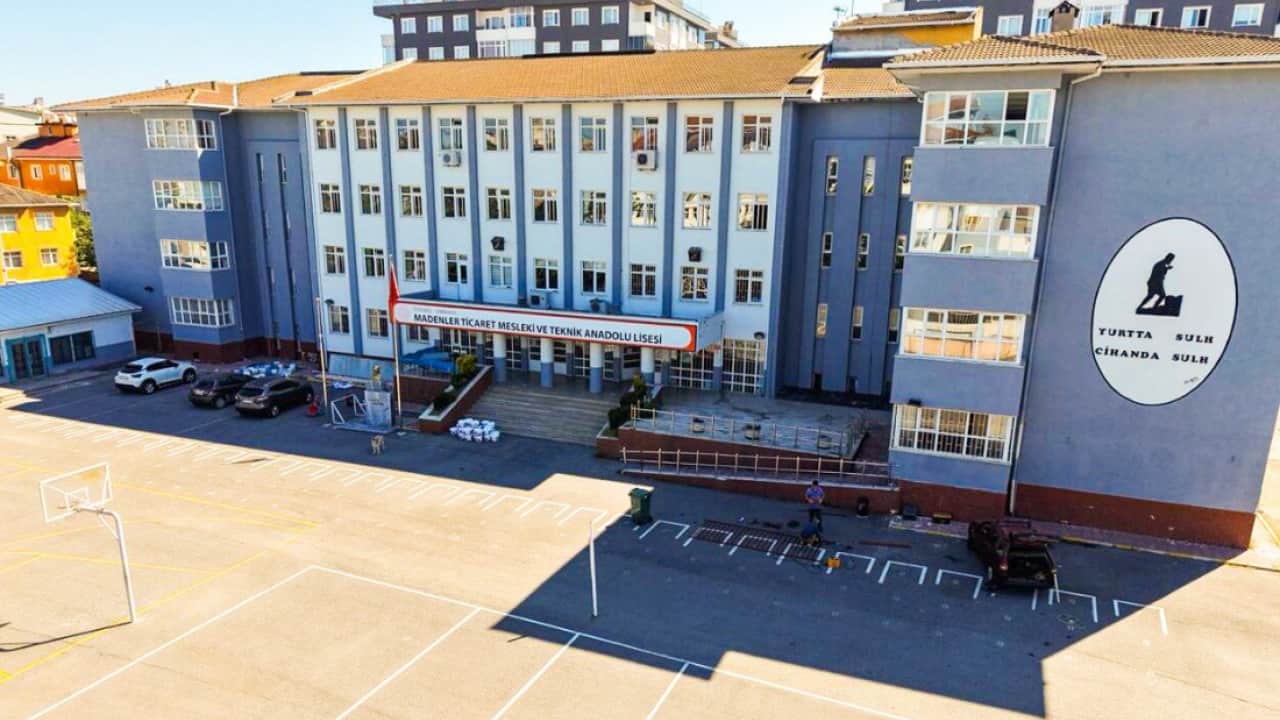 Foto - Ümraniye’de okullarda yaz mesaisi: Yeni eğitim dönemine pırıl pırıl hazırlanıyor