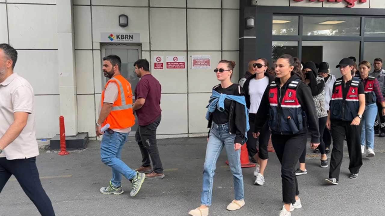 Foto - Uyuşturucudan gözaltına alınan ünlülerden ilk görüntüler!