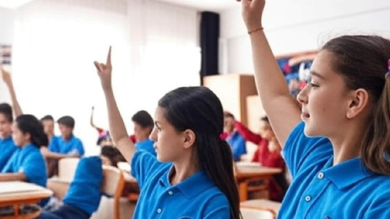 Foto - Üzerinde bulunması zorunlu olacak! Okul kıyafetlerine yeni düzenleme