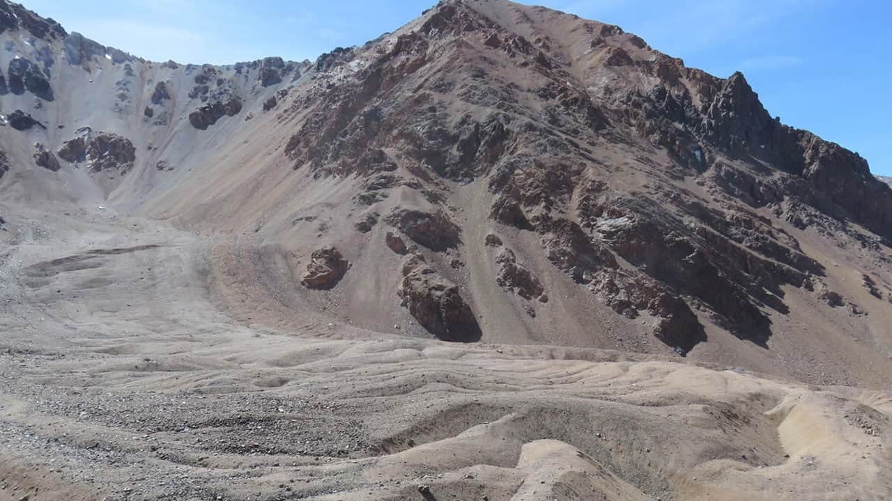 Foto - Üzerinden yürüyenler fark etmiyor! Kayaların altında 48 milyar ton buz saklı