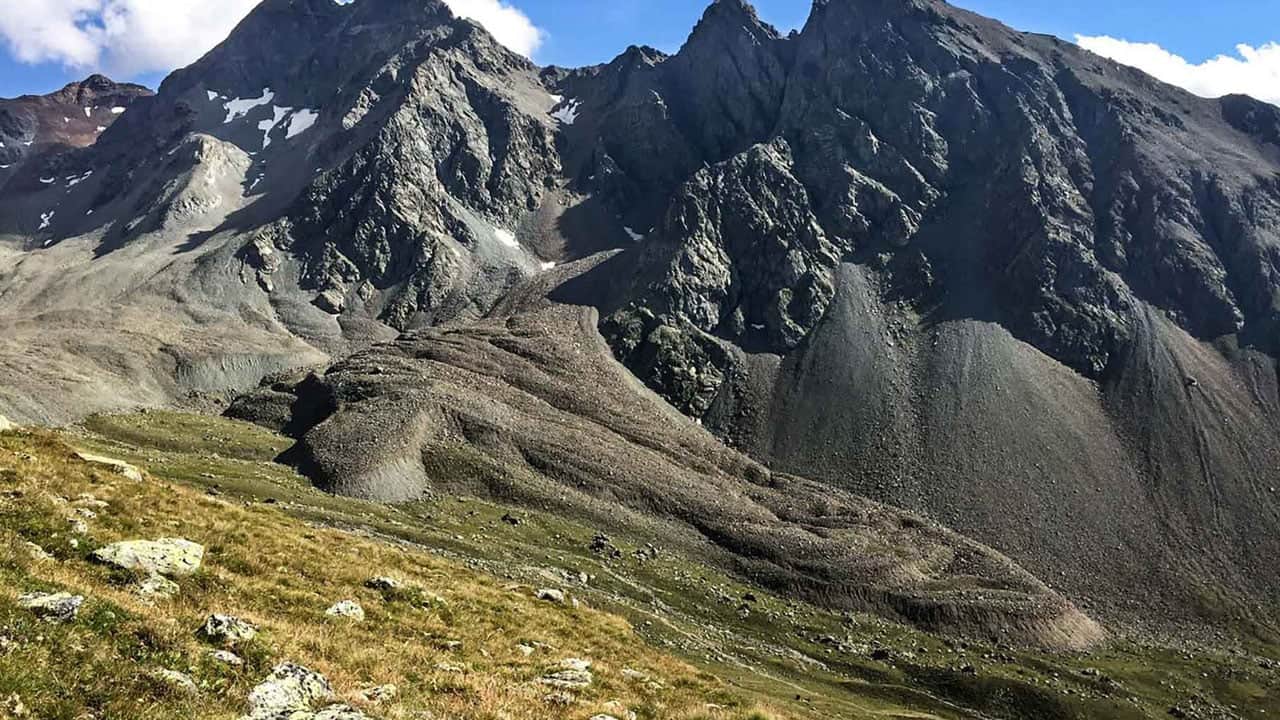 Foto - Üzerinden yürüyenler fark etmiyor! Kayaların altında 48 milyar ton buz saklı