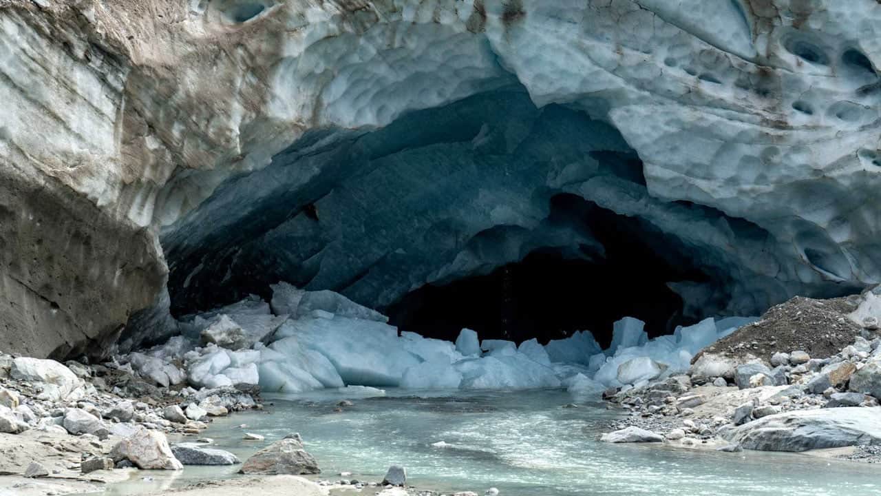 Foto - Üzerinden yürüyenler fark etmiyor! Kayaların altında 48 milyar ton buz saklı