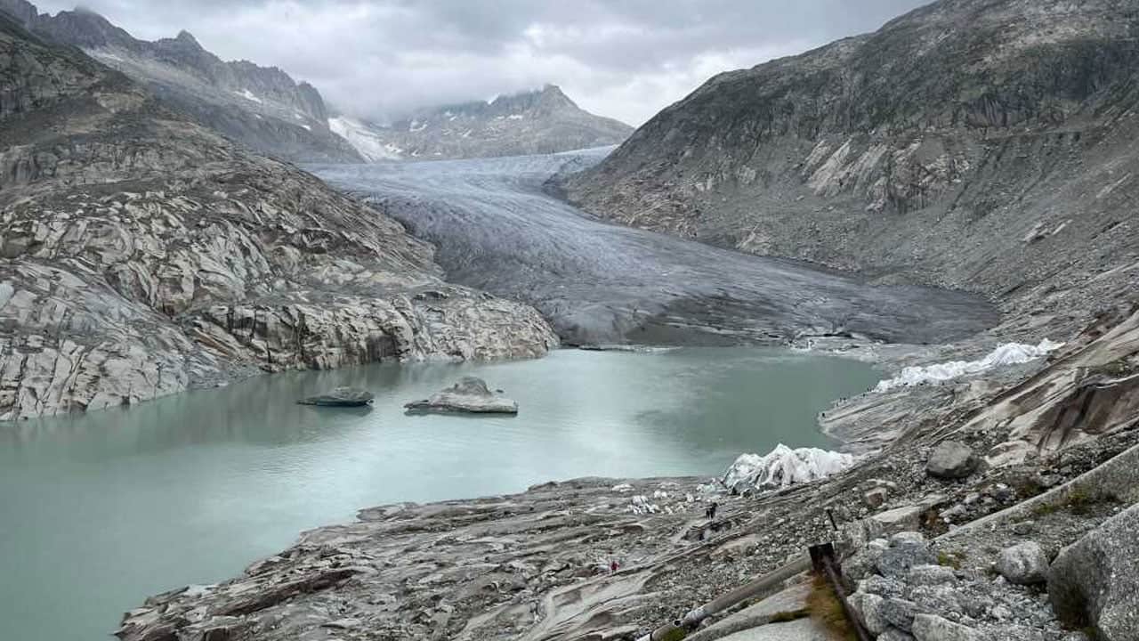 Foto - Üzerinden yürüyenler fark etmiyor! Kayaların altında 48 milyar ton buz saklı