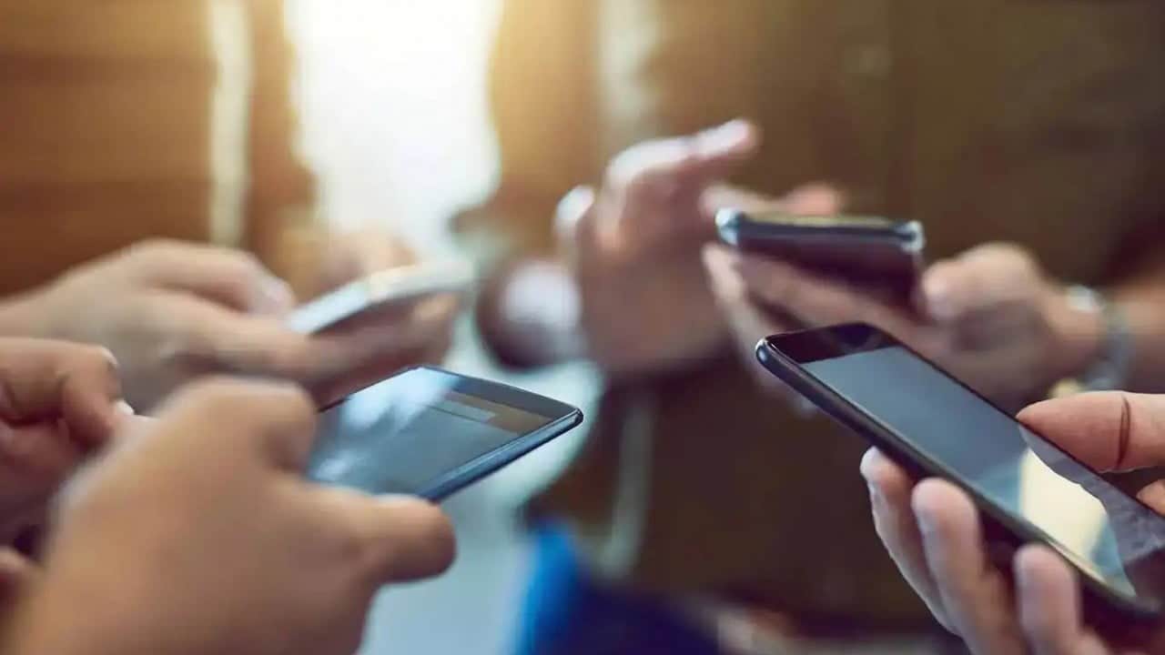 Foto - Uzmanlardan akıllı telefon uyarısı: 4 belirtiye dikkat!
