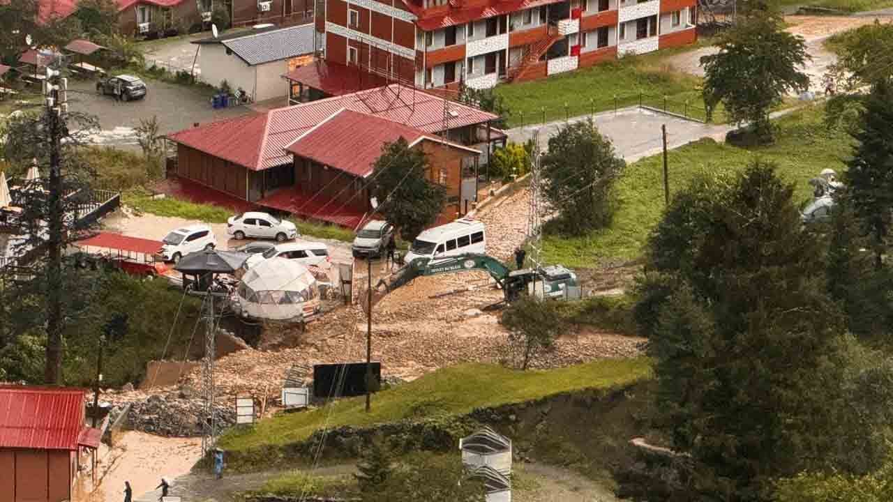 Uzungöl’de sel felaketi: Dere ikinci kez taştı!