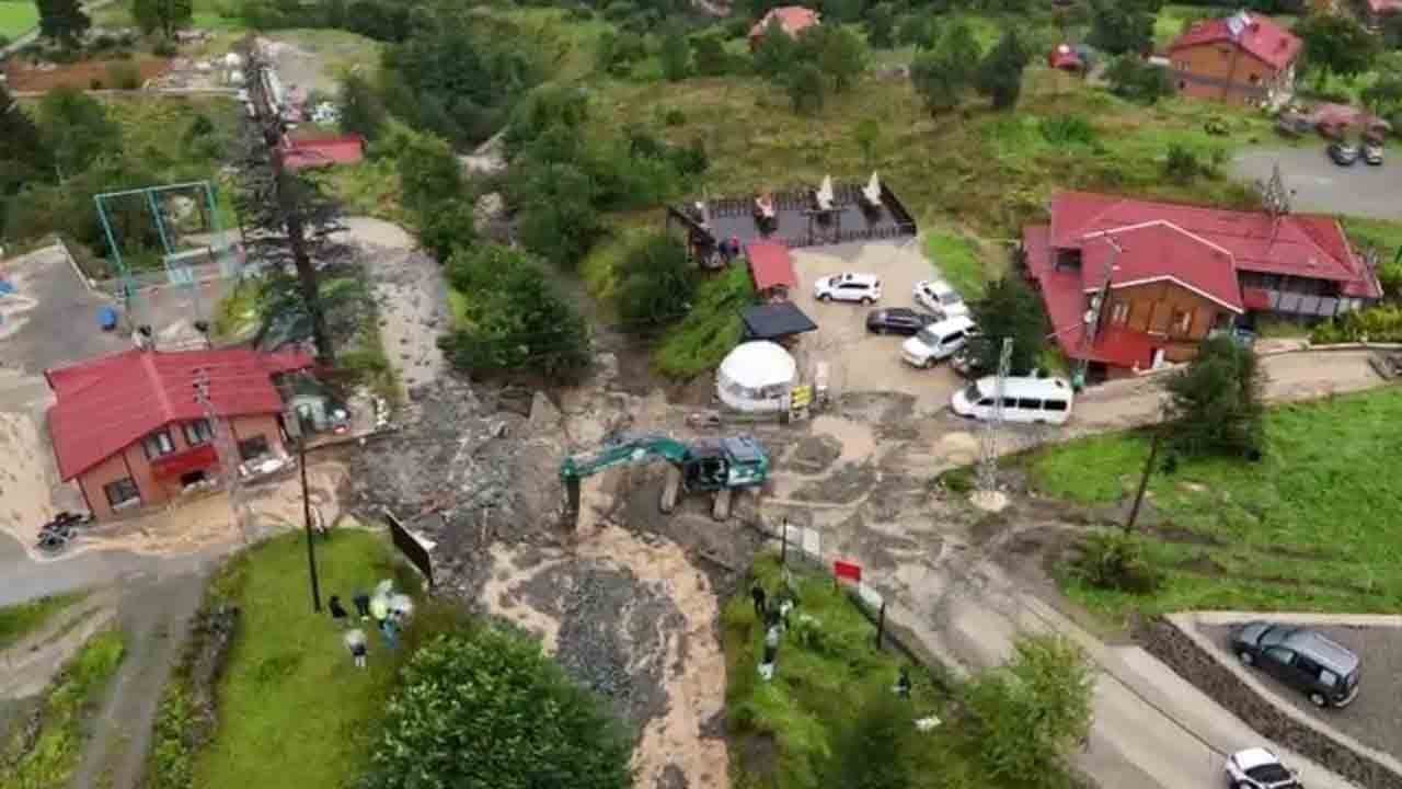 Foto - Uzungöl’de sel felaketi: Dere ikinci kez taştı!