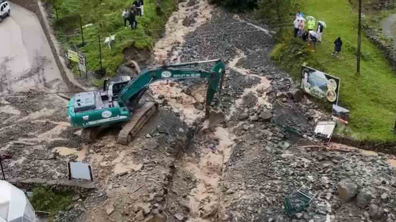 Foto - Uzungöl’de sel felaketi: Dere ikinci kez taştı!